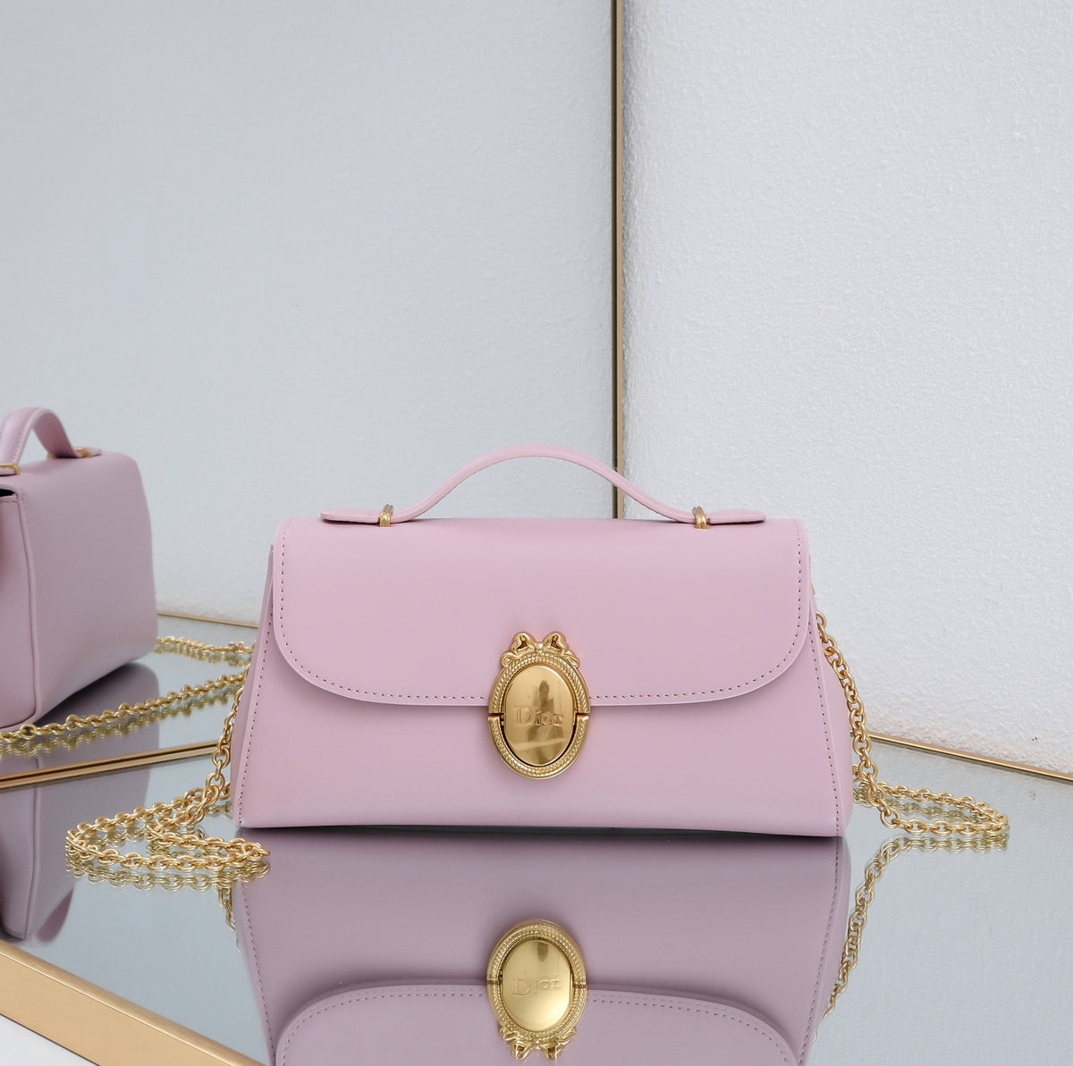 Medaillon Crossbody Bag | French Oval Design