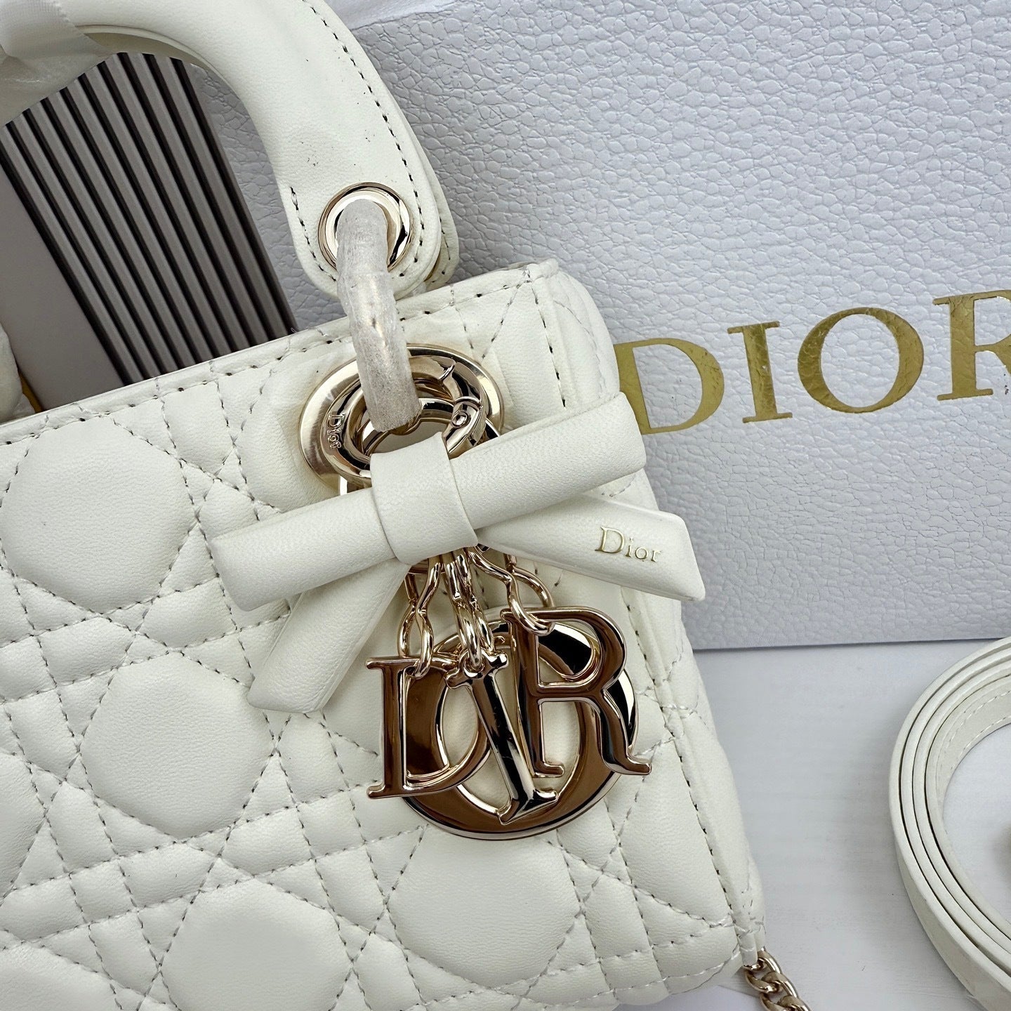 Classic Lady Bow Top-Handle Bag 26ss