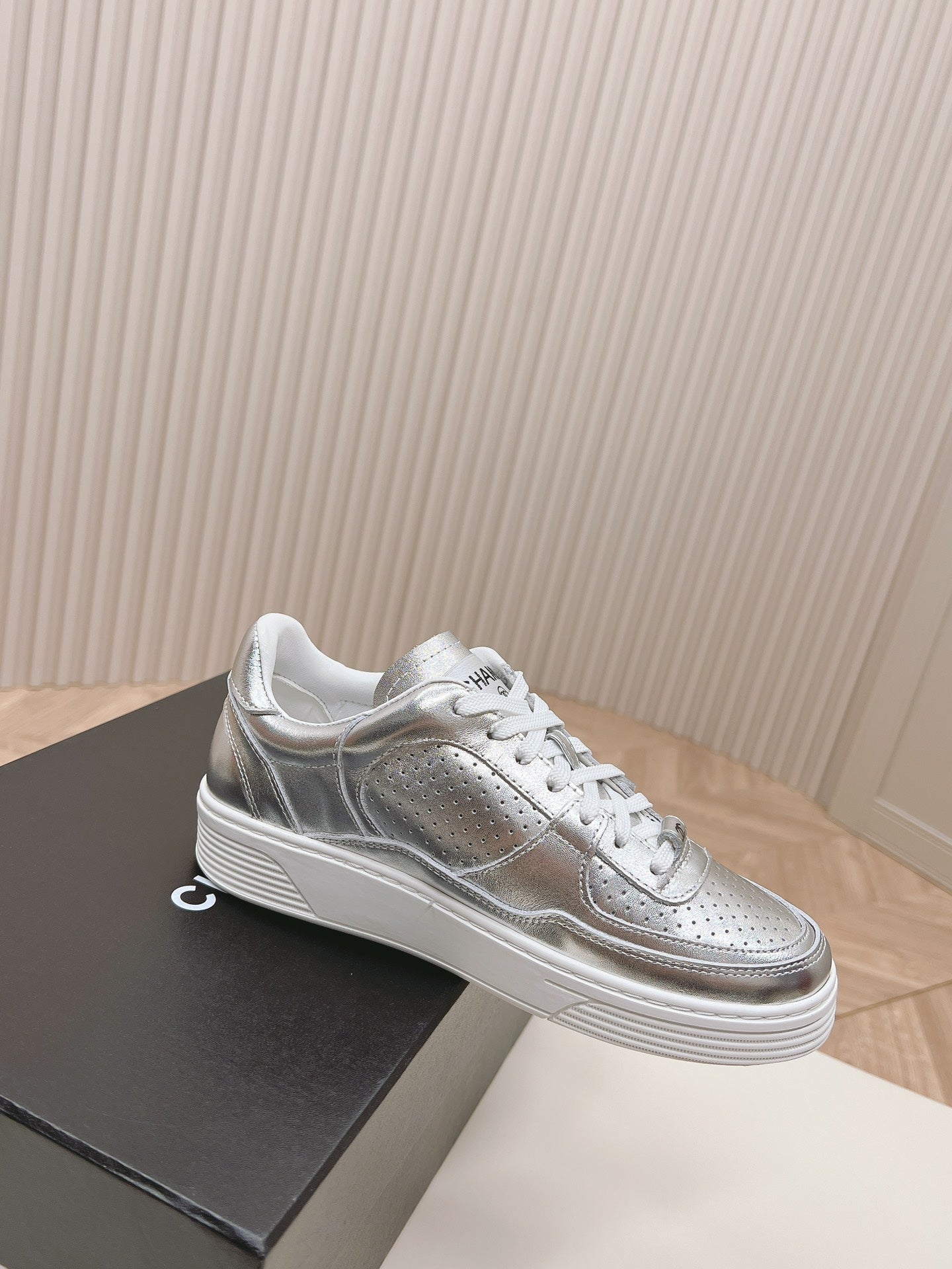 ChL 23C Early Spring Resort Collection Sneakers
