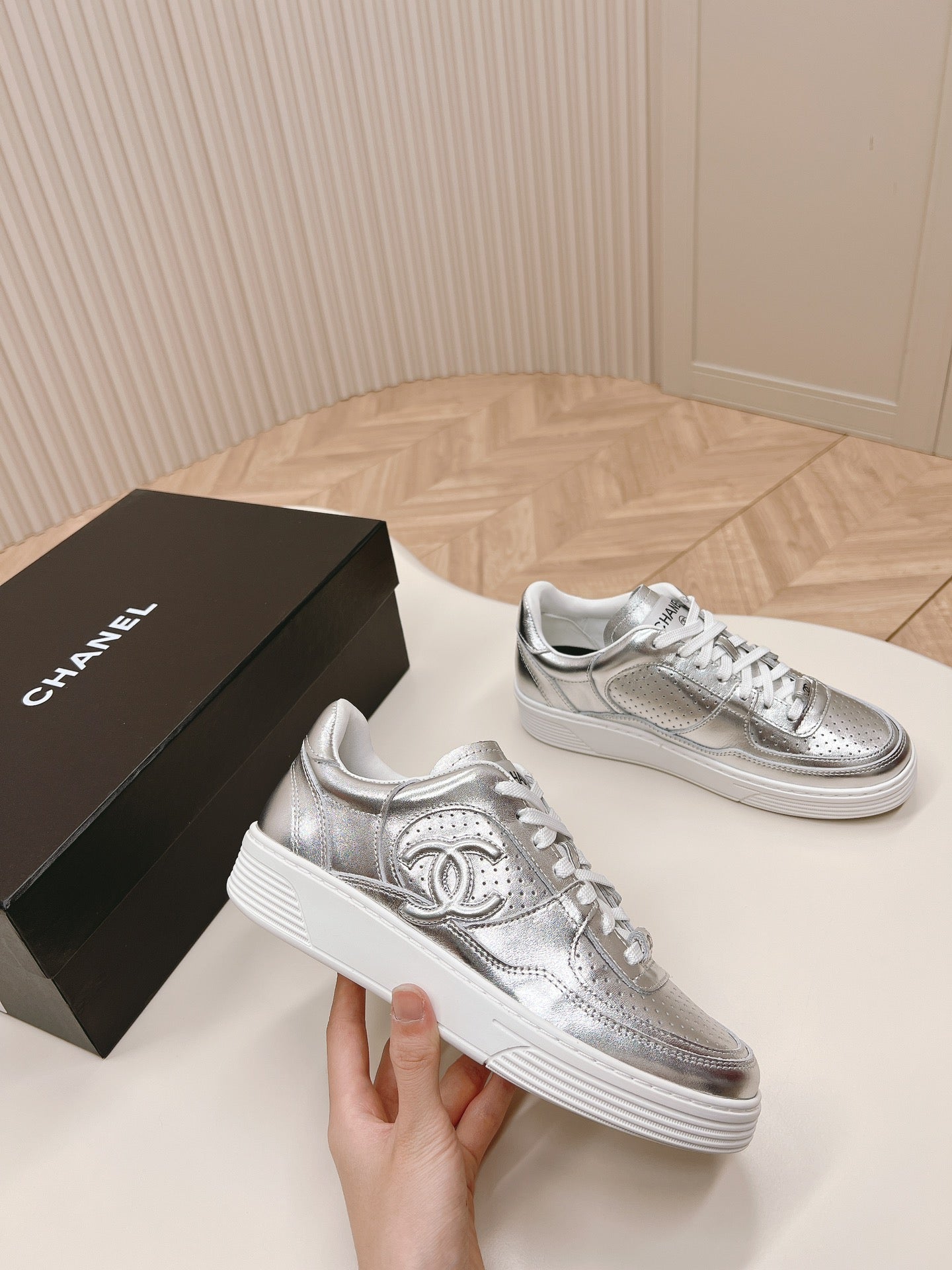 ChL 23C Early Spring Resort Collection Sneakers