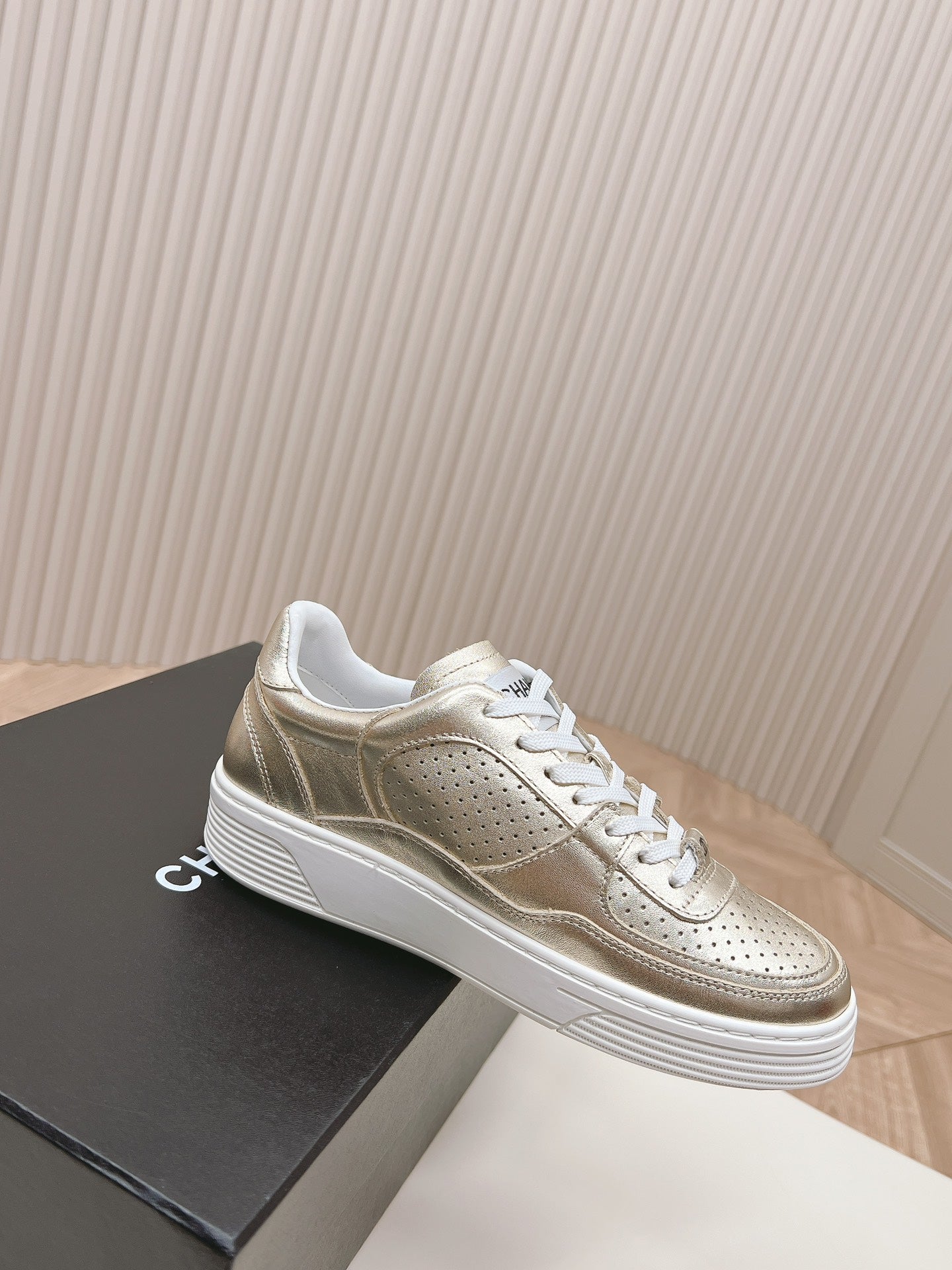 ChNL 23C Early Spring Resort Collection Sneakers