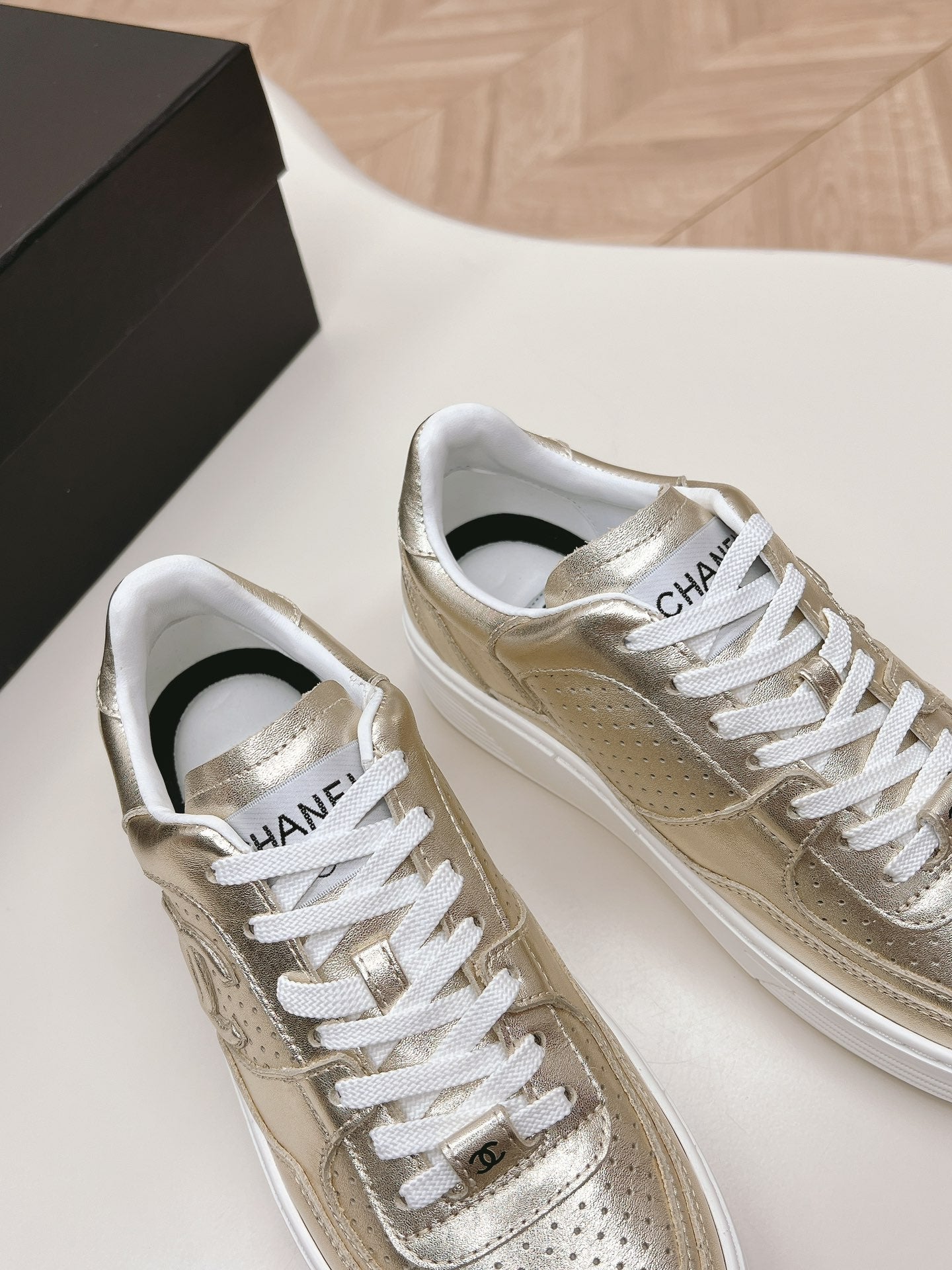 ChL 23C Early Spring Resort Collection Sneakers