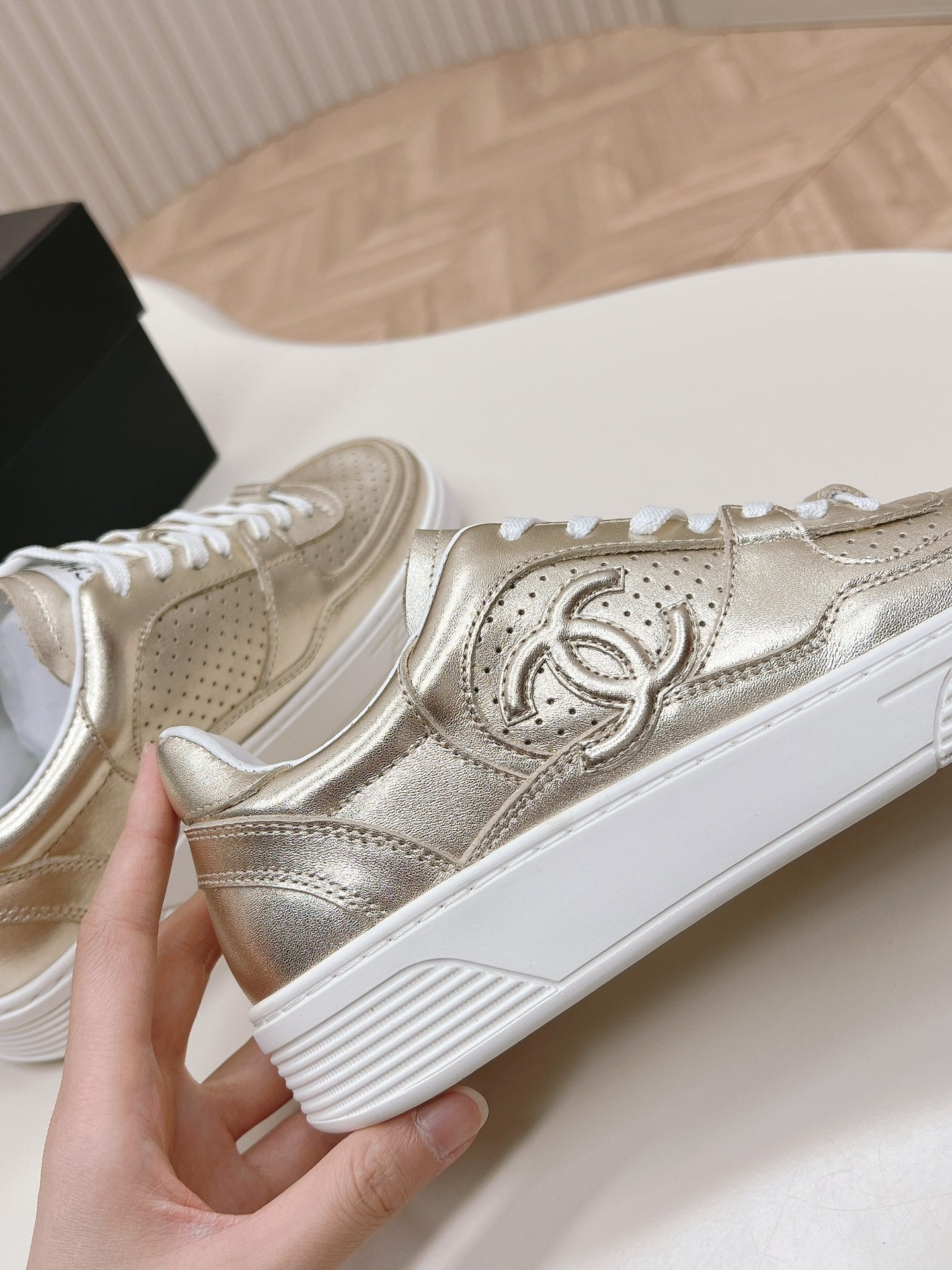 ChL 23C Early Spring Resort Collection Sneakers