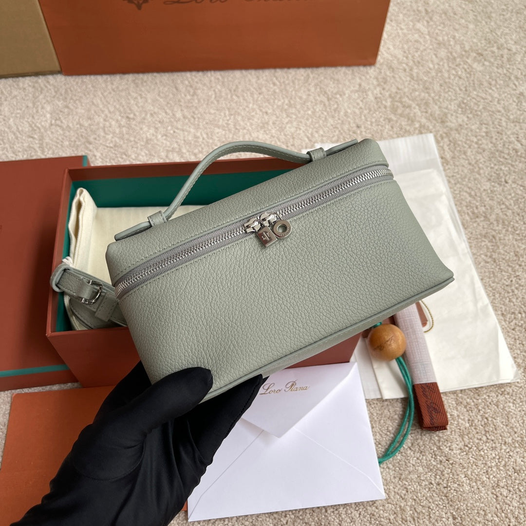 L19 Lr Pian Clutch Bag