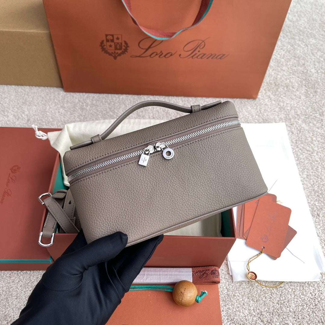 L19 Lr Pian Clutch Bag