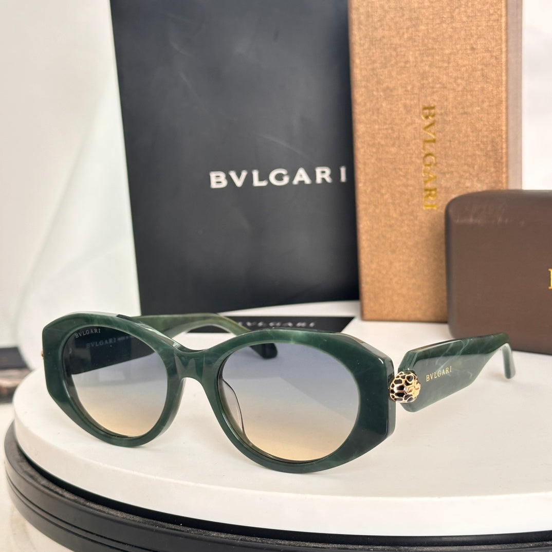 Elegant Serpentine-Inspired Sunglasses