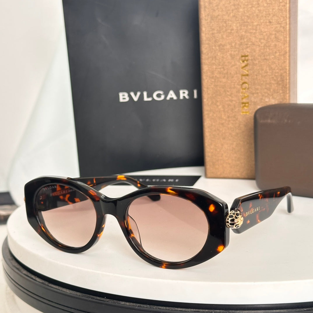 Elegant Serpentine-Inspired Sunglasses