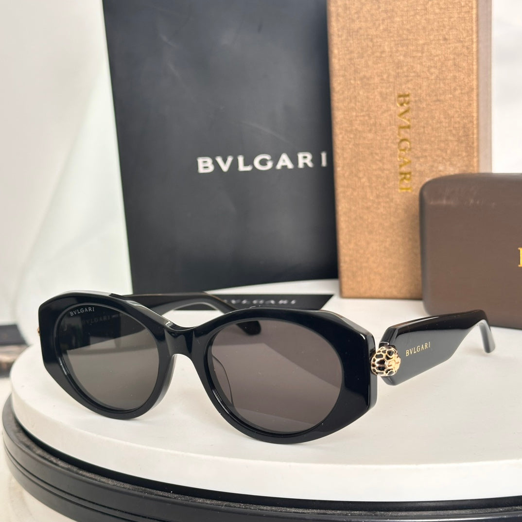 Elegant Serpentine-Inspired Sunglasses