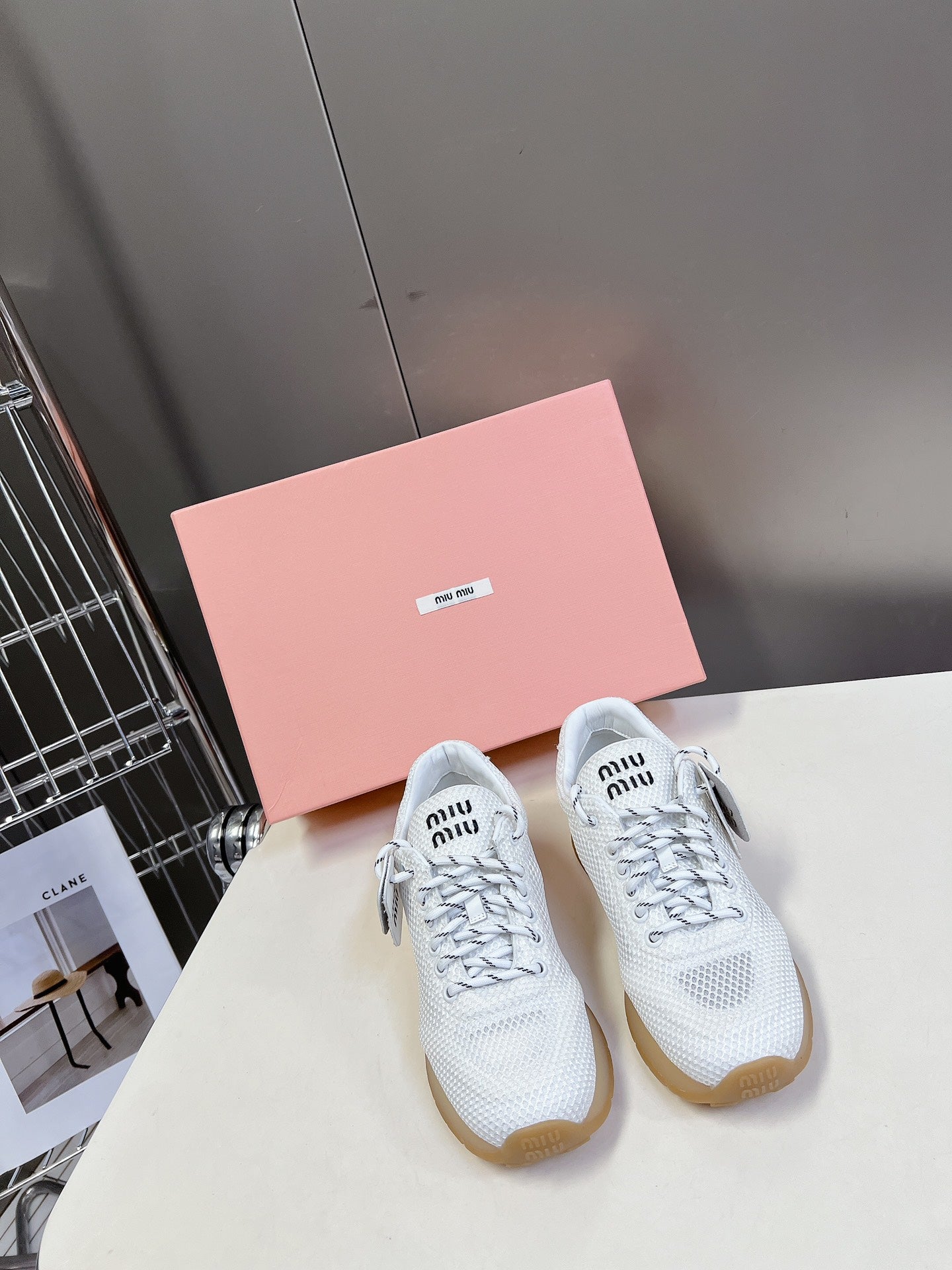 Vintage-Inspired Sporty Sneakers – Effortless Style Meets All-Day Comfort 👟