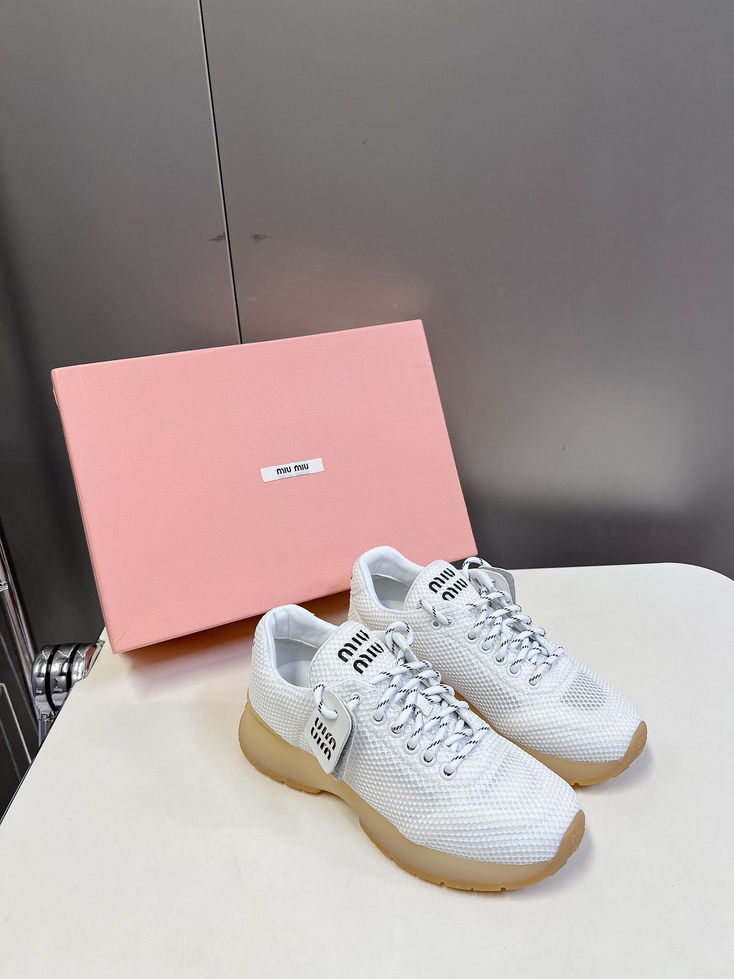 Vintage-Inspired Sporty Sneakers – Effortless Style Meets All-Day Comfort 👟