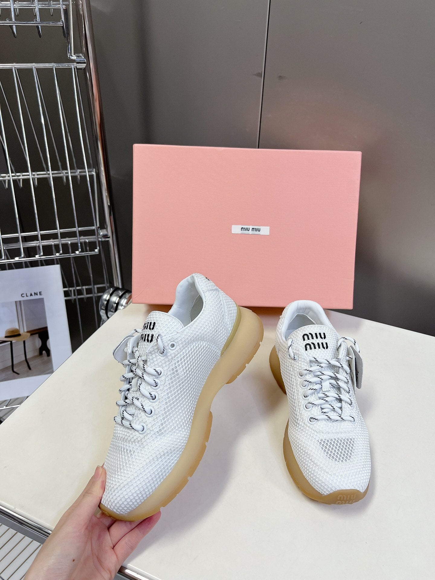 Vintage-Inspired Sporty Sneakers – Effortless Style Meets All-Day Comfort 👟