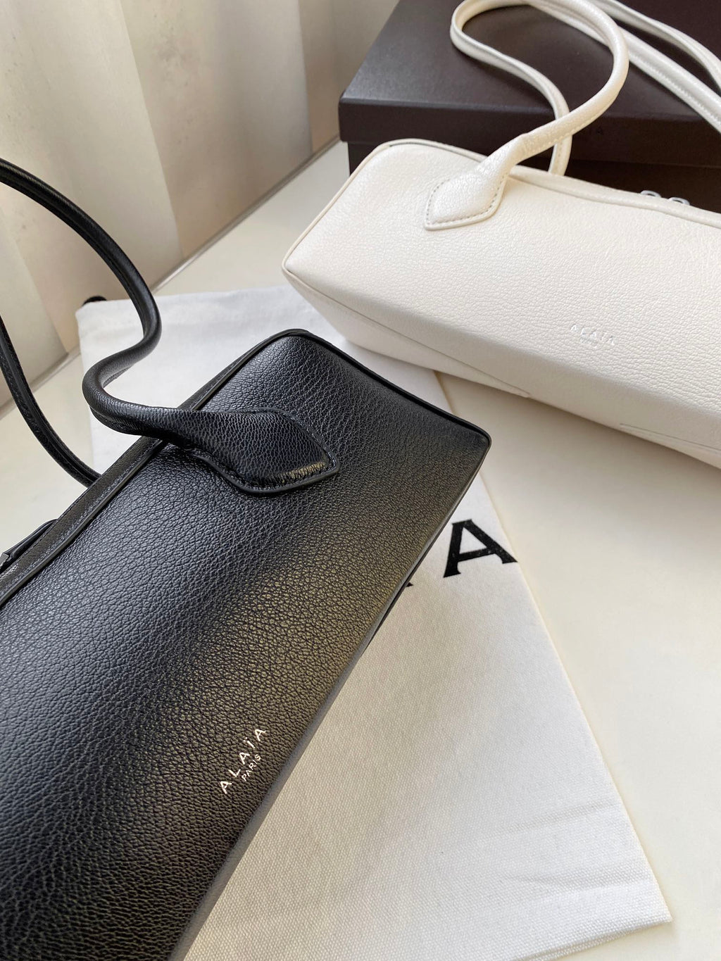 Sleek "Le Teckel" Style Shoulder Bag (Premium Quality)