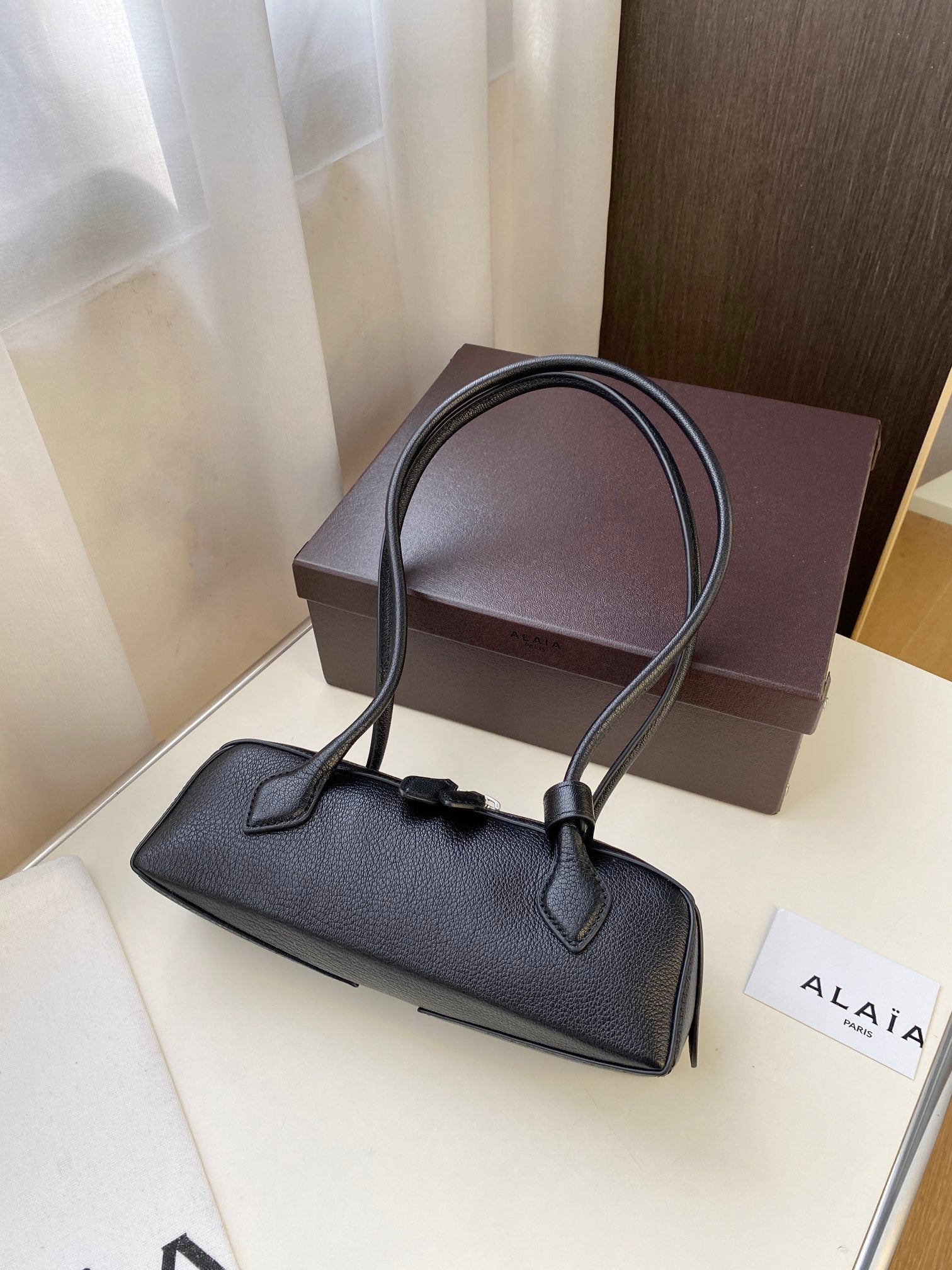 Sleek "Le Teckel" Style Shoulder Bag (Premium Quality)