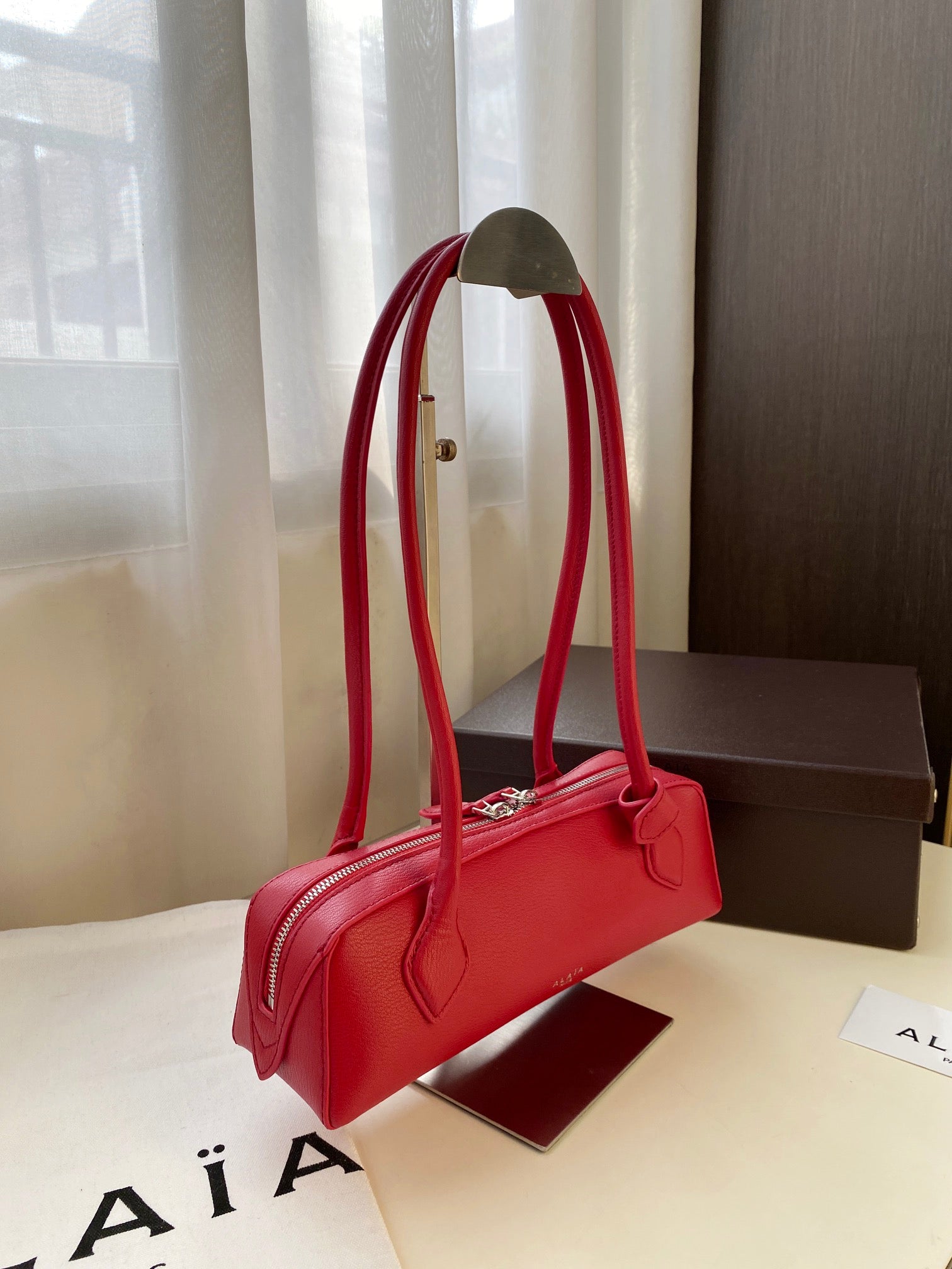 Sleek "Le Teckel" Style Shoulder Bag (Premium Quality)