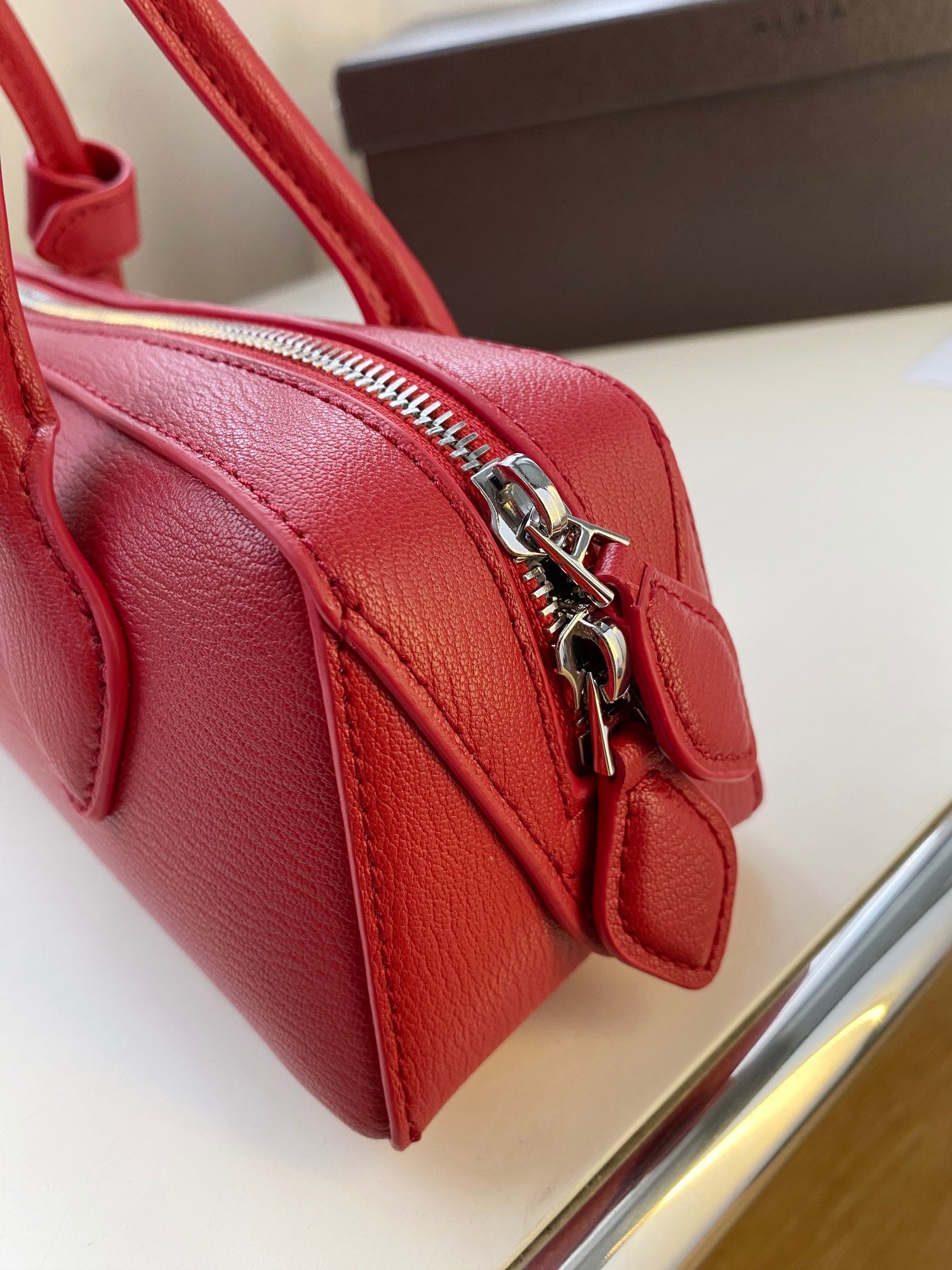 Sleek "Le Teckel" Style Shoulder Bag (Premium Quality)