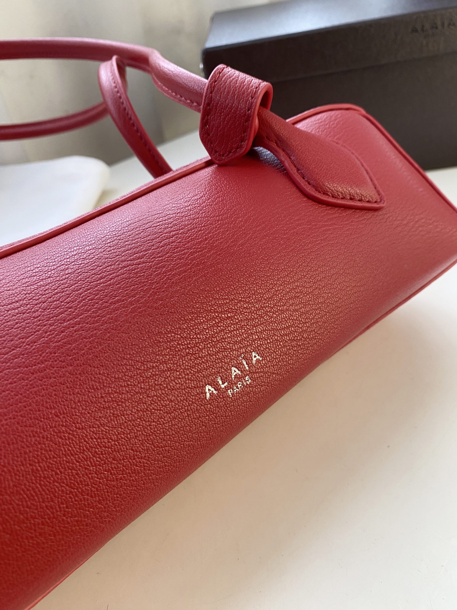 Sleek "Le Teckel" Style Shoulder Bag (Premium Quality)