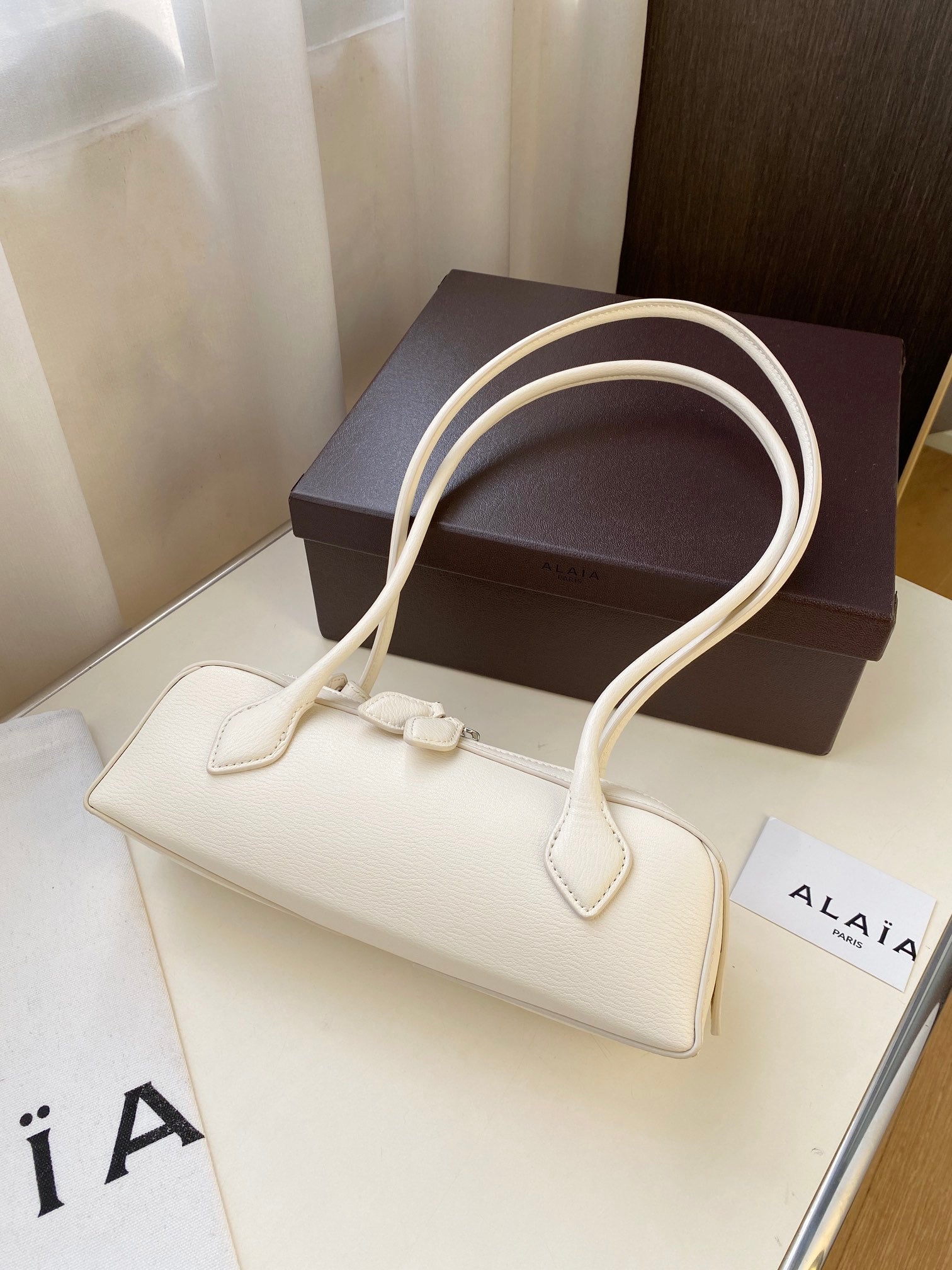 Sleek "Le Teckel" Style Shoulder Bag (Premium Quality)