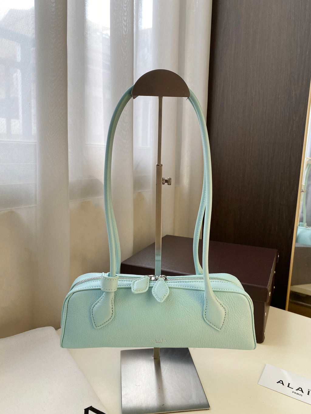 Sleek "Le Teckel" Style Shoulder Bag (Premium Quality)