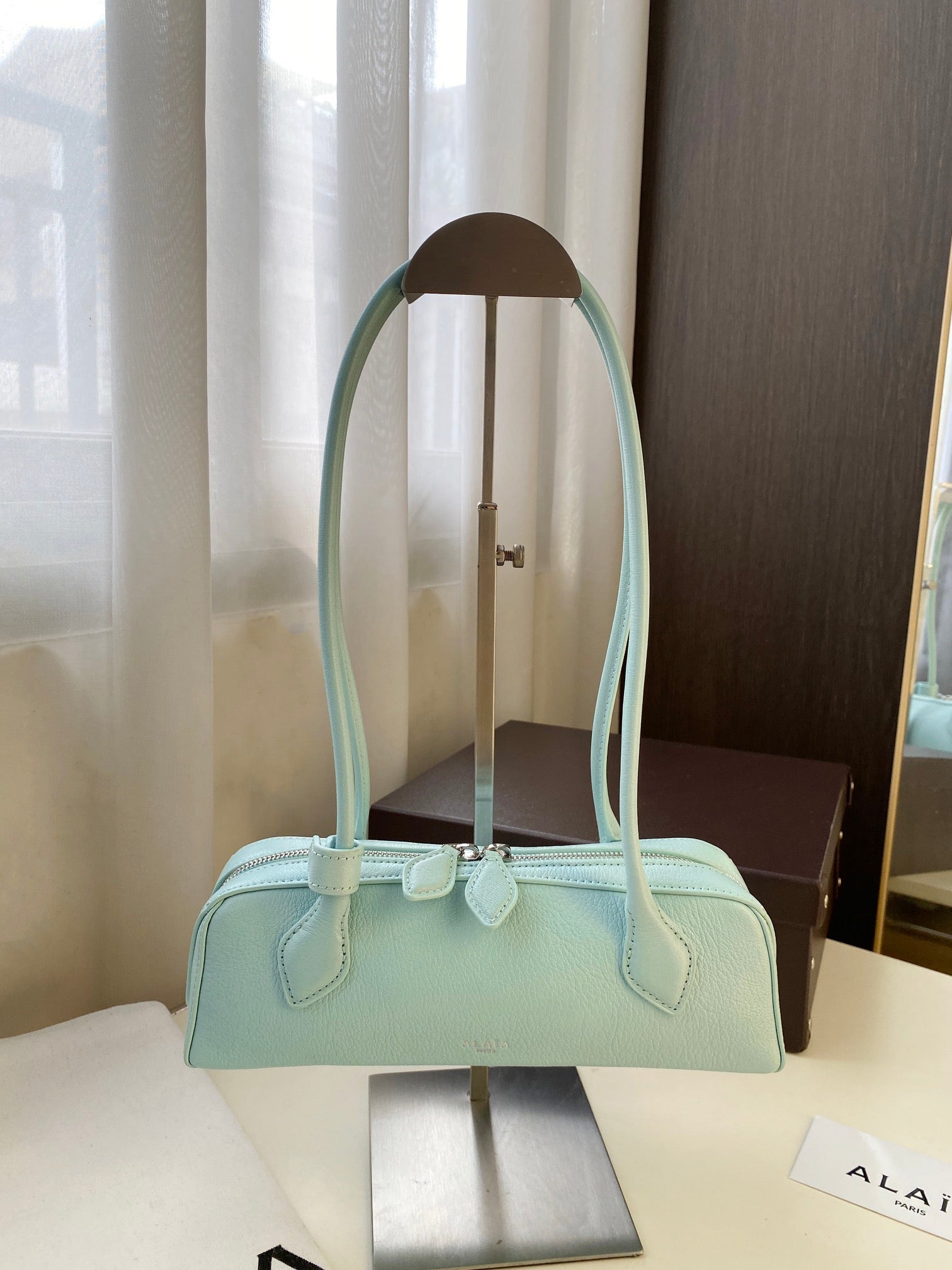 Sleek "Le Teckel" Style Shoulder Bag (Premium Quality)