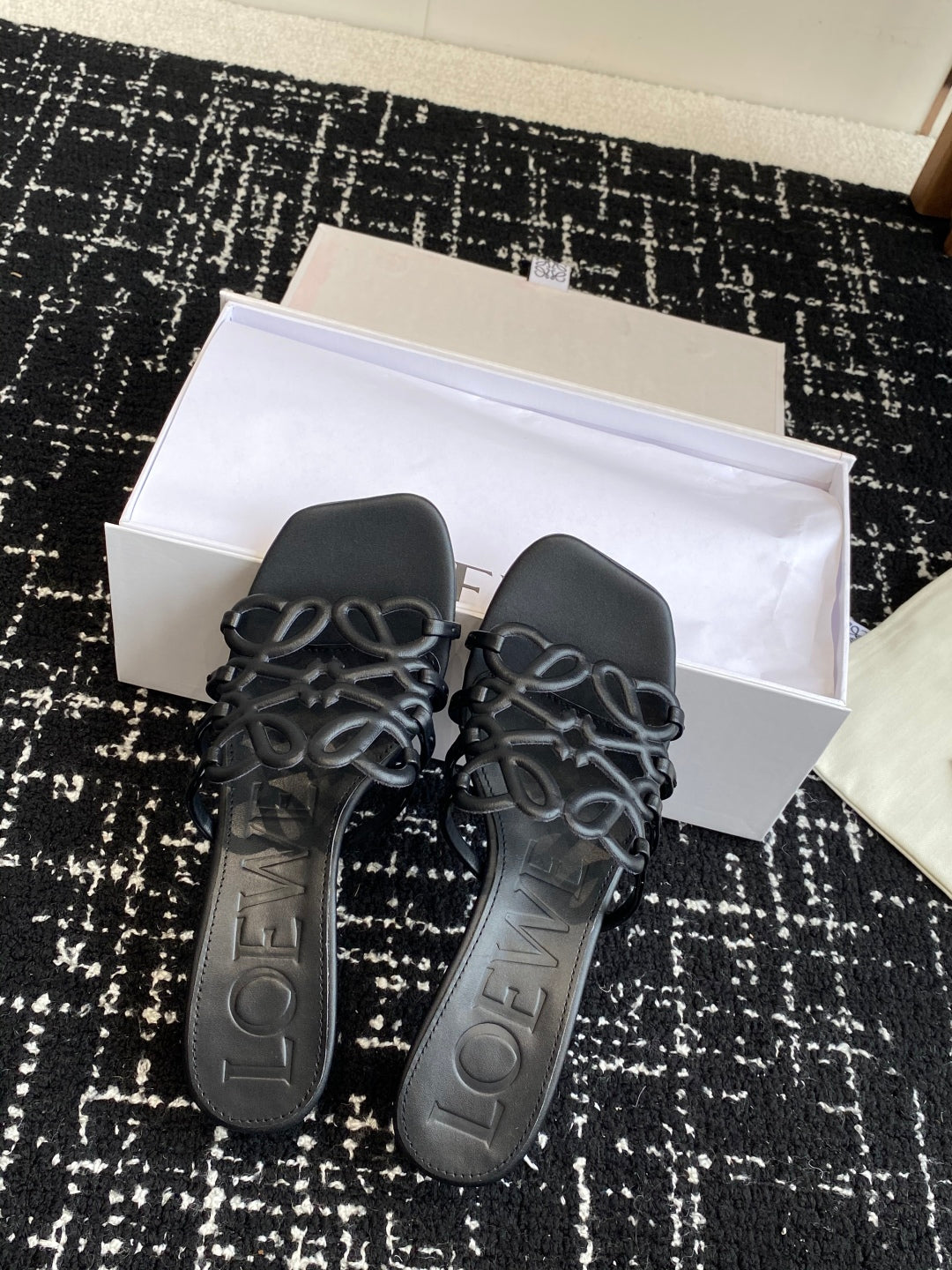 Elegant Summer Slides – Minimalist Leather Comfort