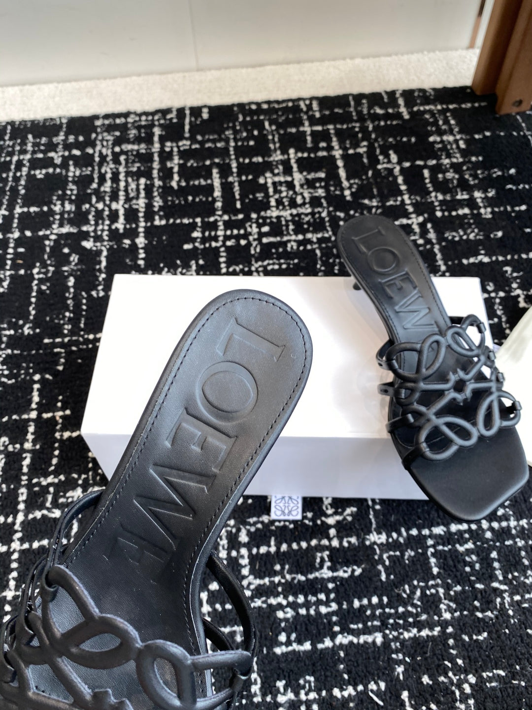 Elegant Summer Slides – Minimalist Leather Comfort