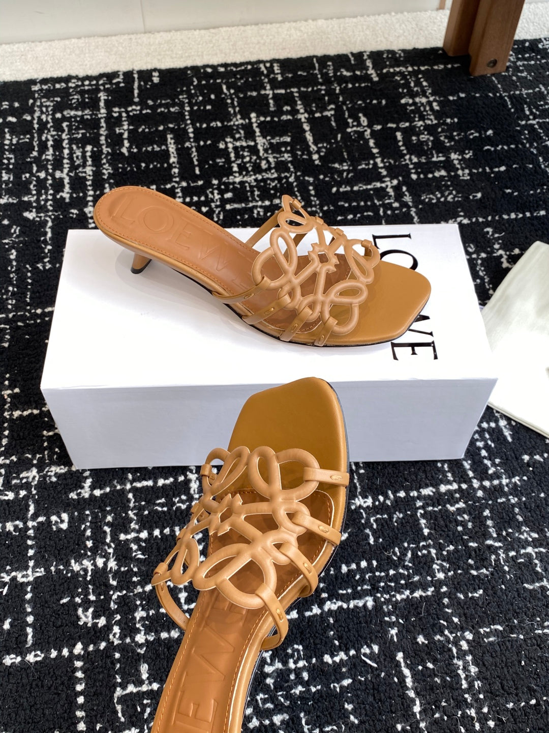 Elegant Summer Slides – Minimalist Leather Comfort