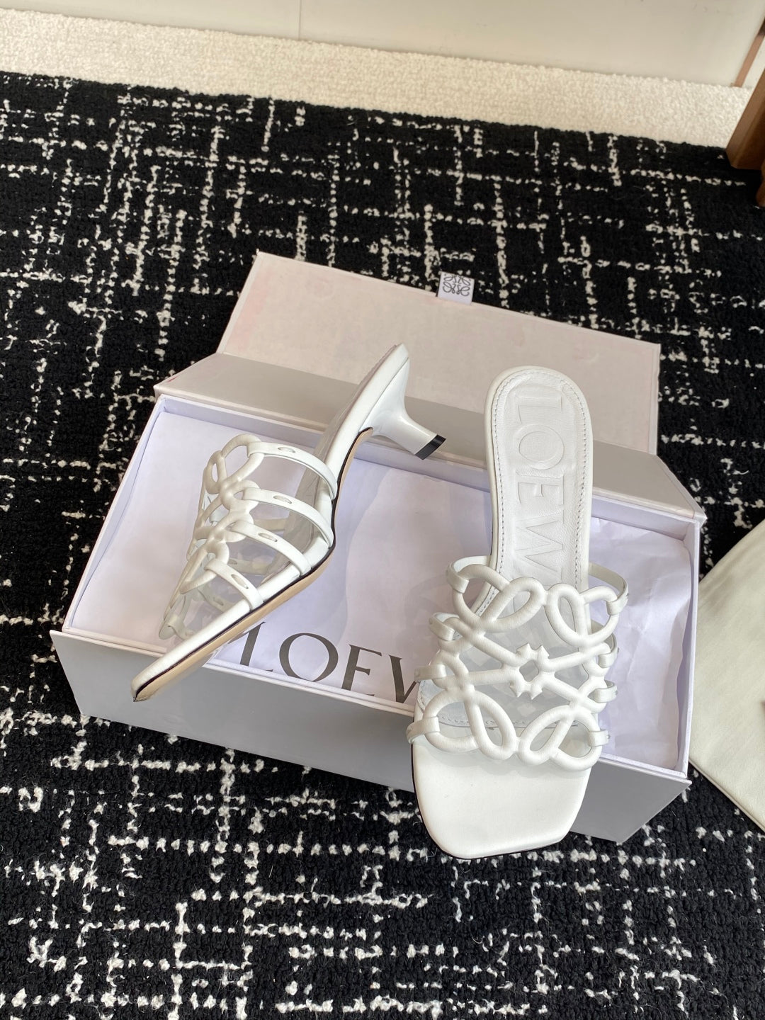 Elegant Summer Slides – Minimalist Leather Comfort