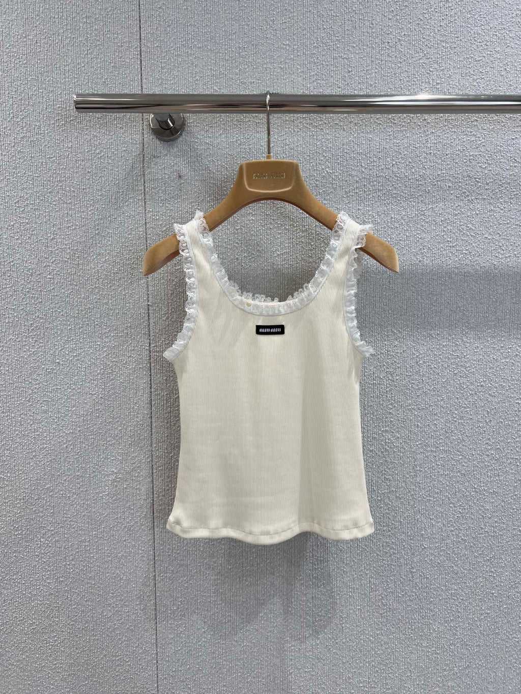 MM Chic ruffle-trim crop tank top