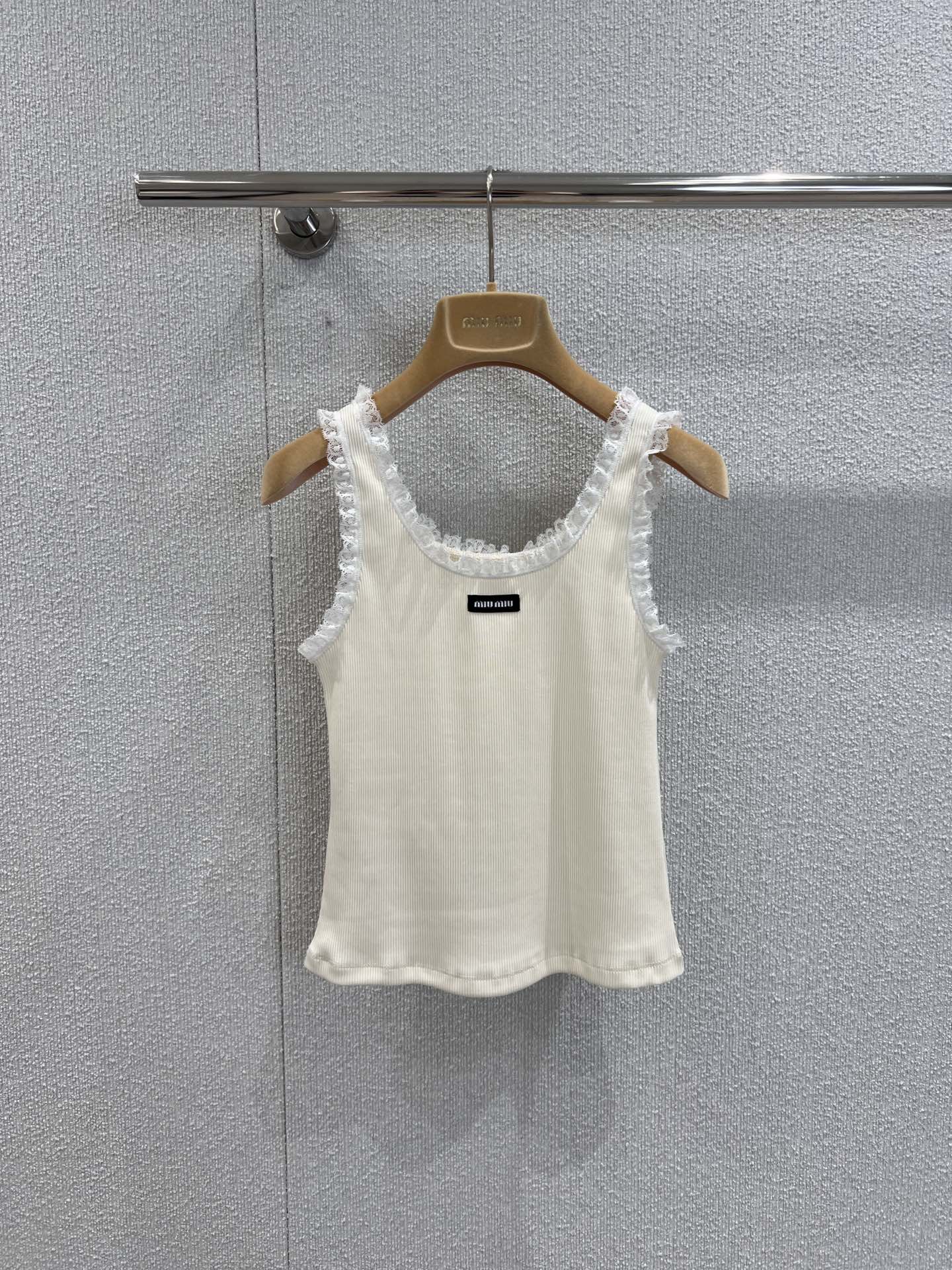 MM Chic ruffle-trim crop tank top