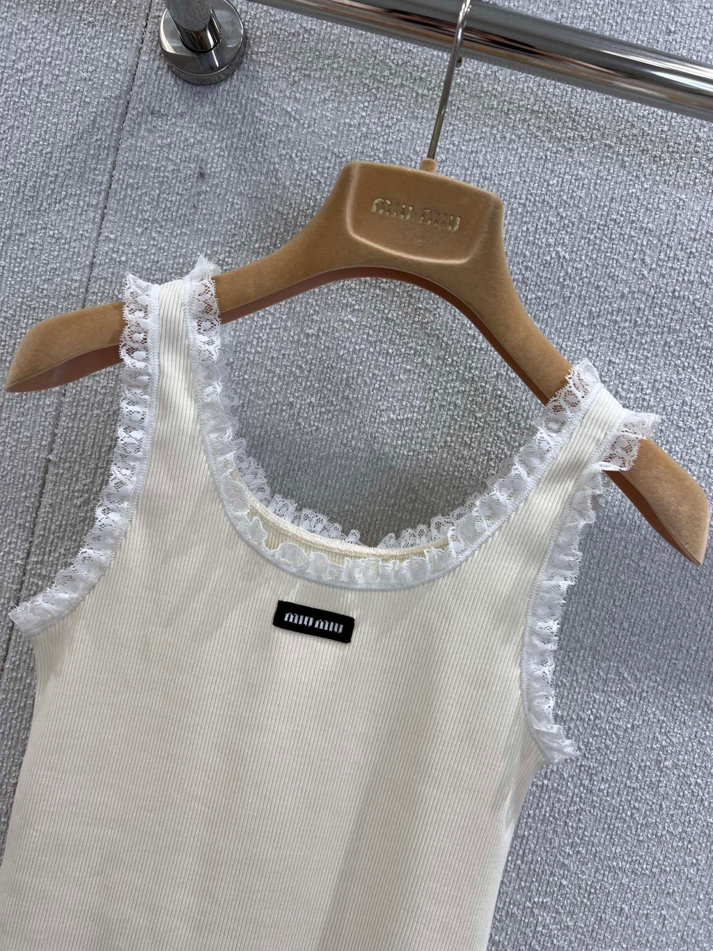 MM Chic ruffle-trim crop tank top