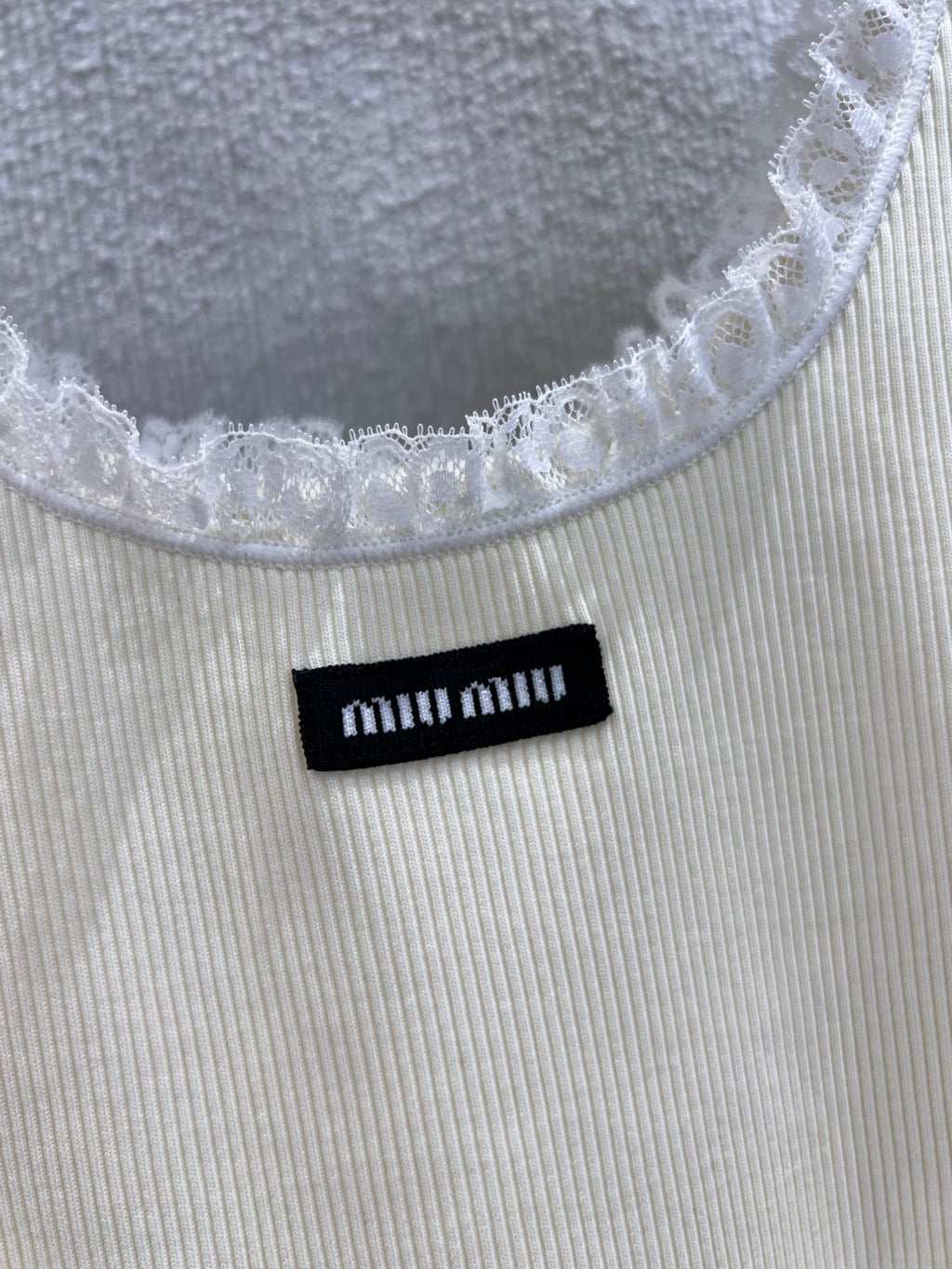 MM Chic ruffle-trim crop tank top