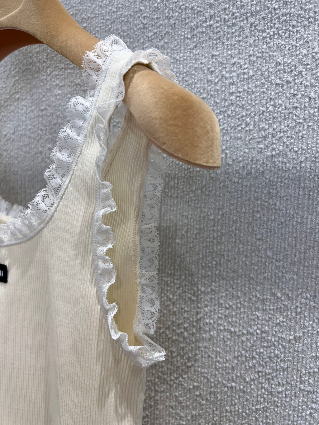 MM Chic ruffle-trim crop tank top