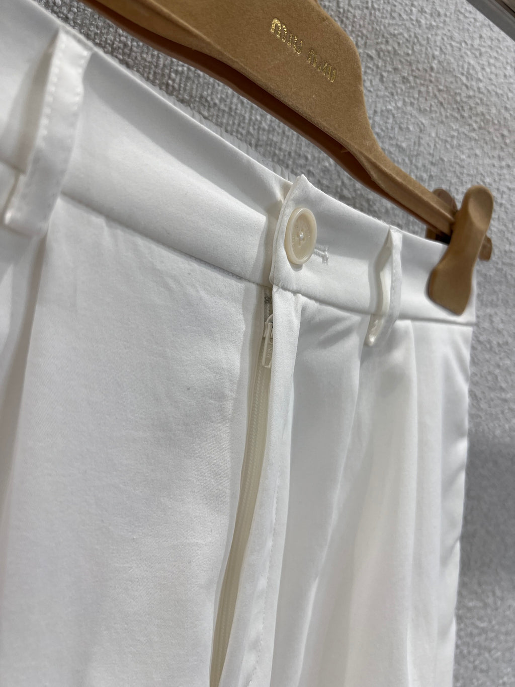 Lace-Embroidered Cropped Trousers