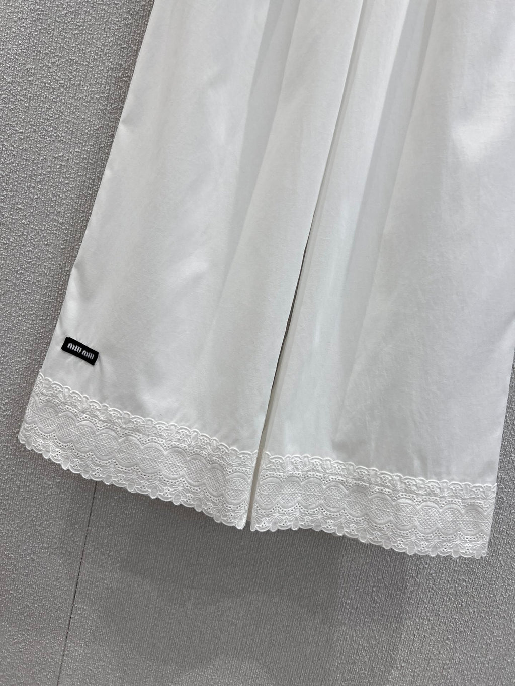 Lace-Embroidered Cropped Trousers