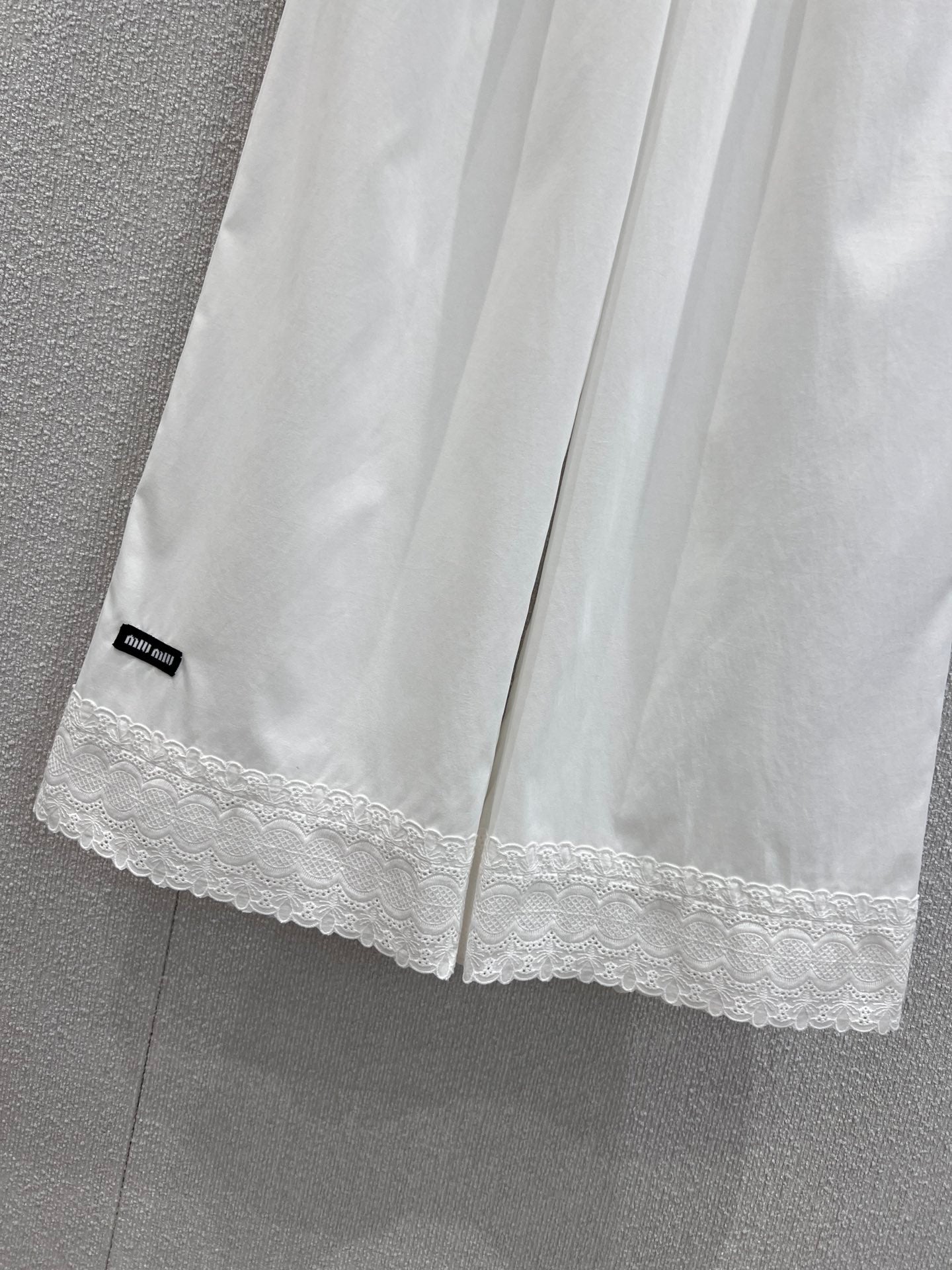 Lace-Embroidered Cropped Trousers