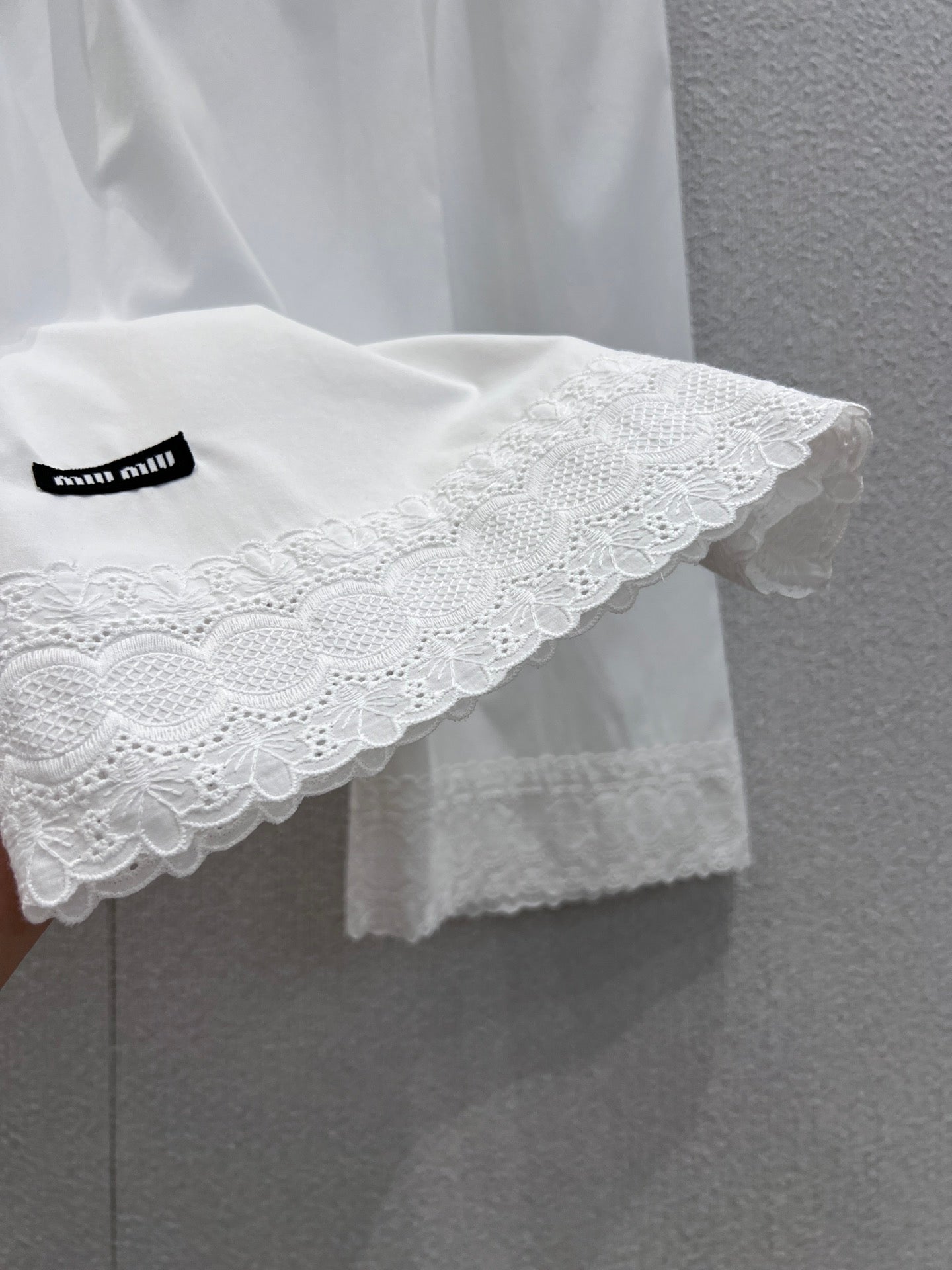 Lace-Embroidered Cropped Trousers