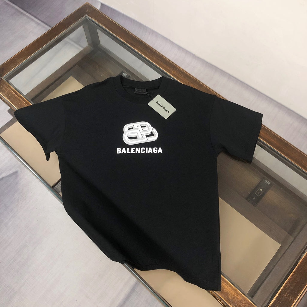 Unisex Oversized Cotton Tee – Bold Minimalist Edition