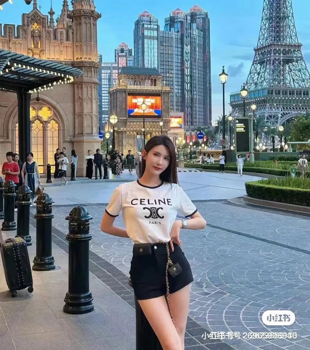 Unisex Contrast Neckline T-Shirt – Velvet Lettering