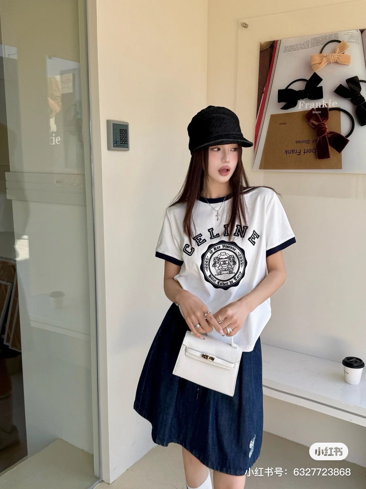 Unisex Contrast Neckline T-Shirt – Velvet Graphic