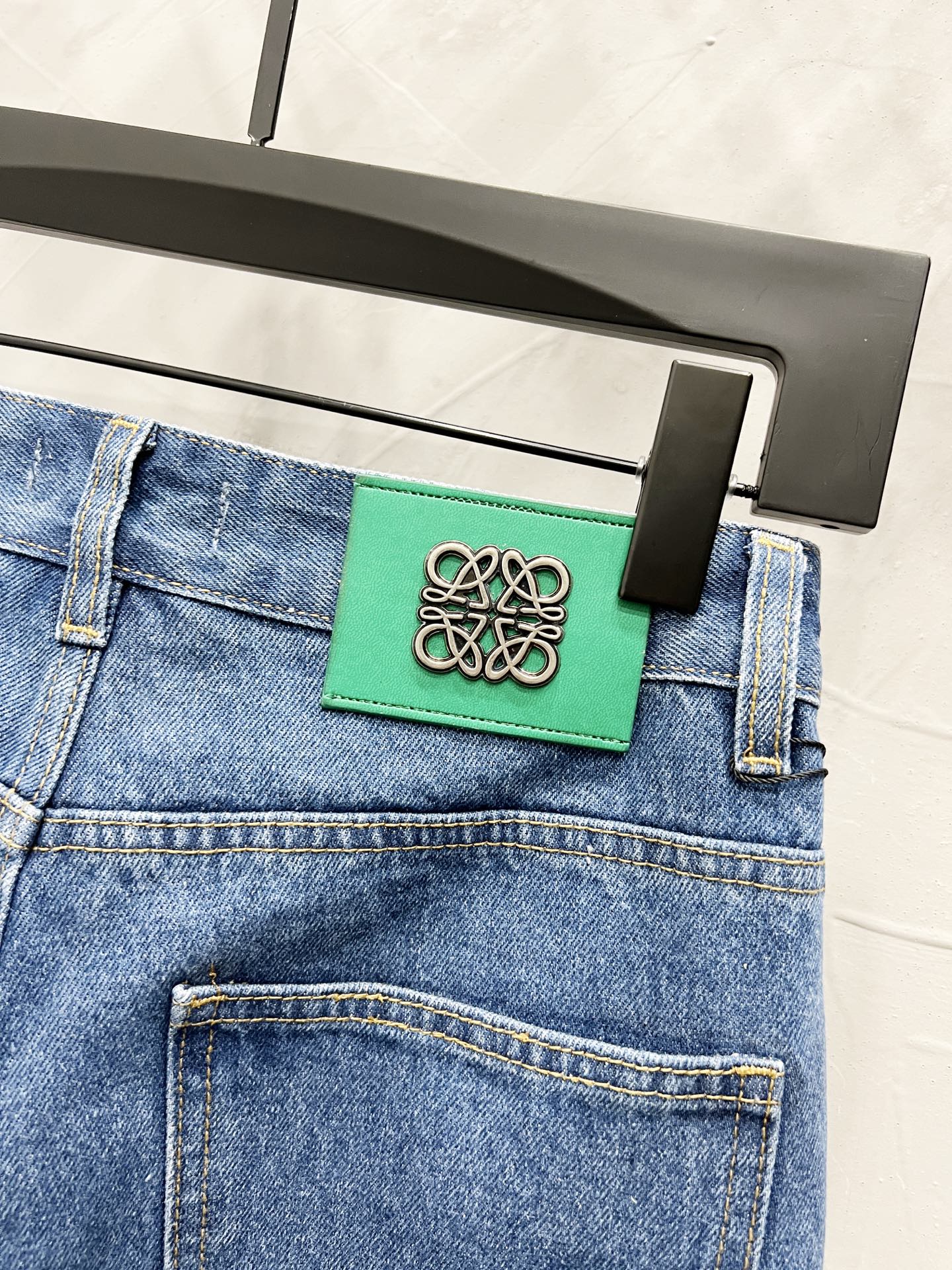 Unisex Straight-Leg Denim Jeans – Washed Finish