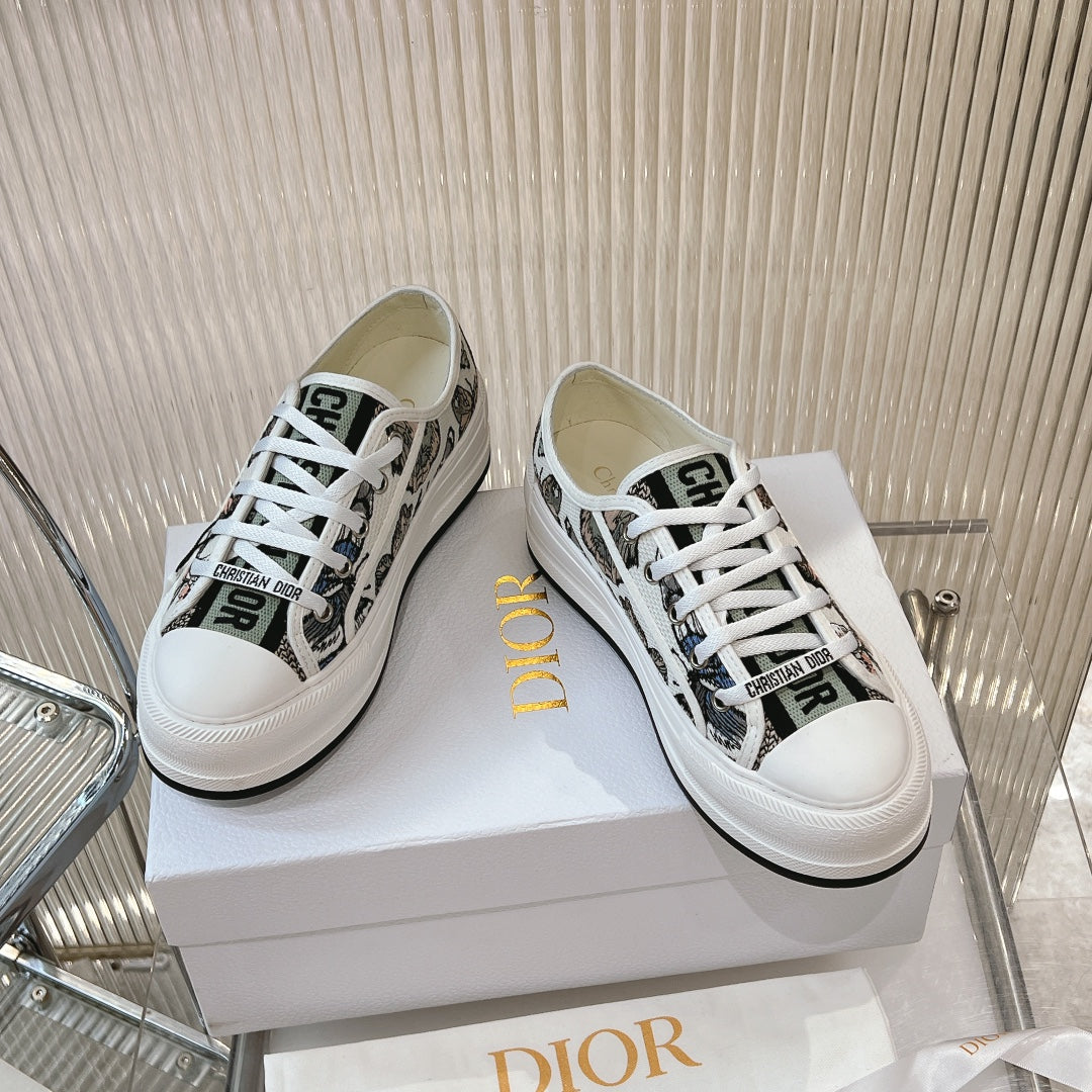 2025 Embroidered Platform Canvas Sneakers