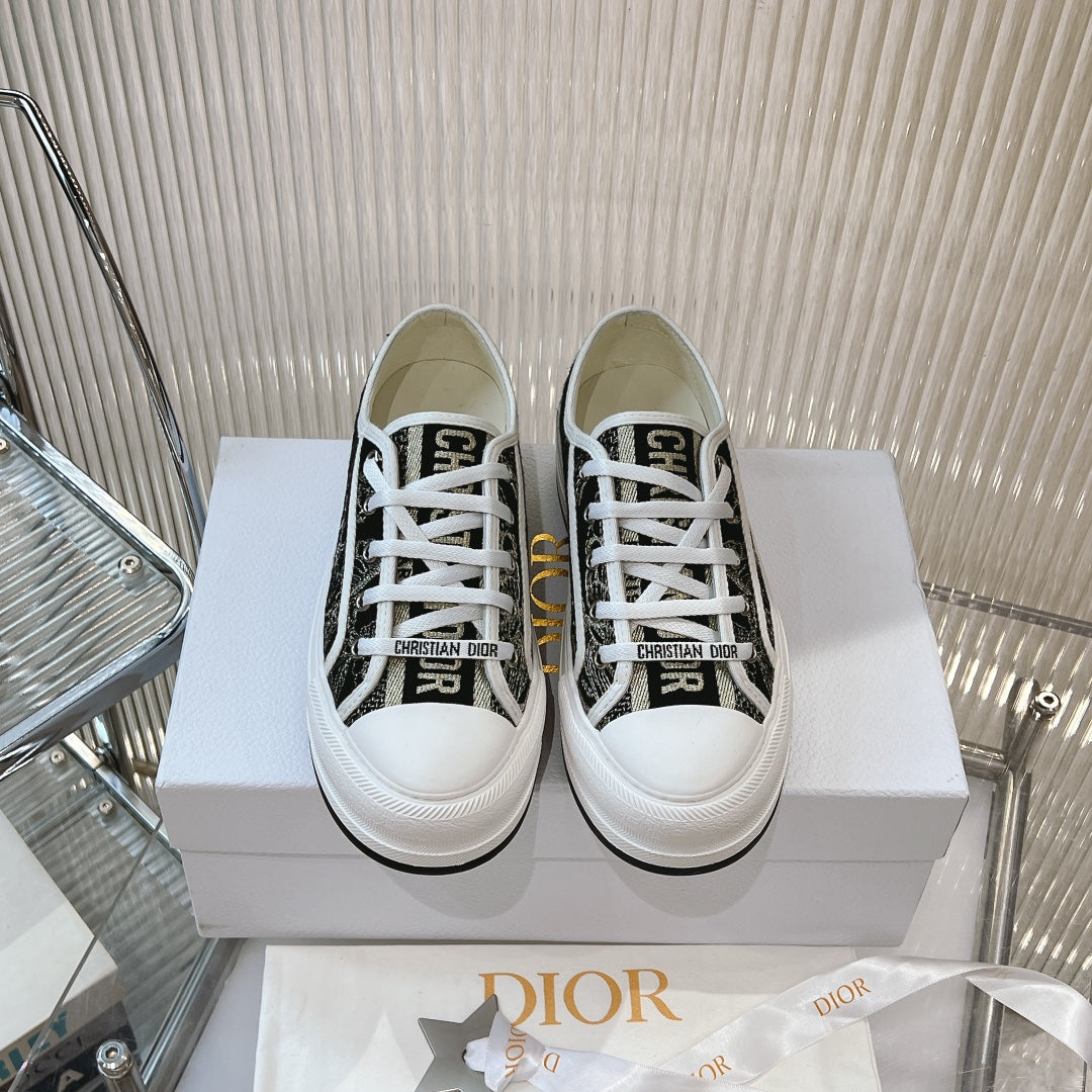 2025 Embroidered Platform Canvas Sneakers