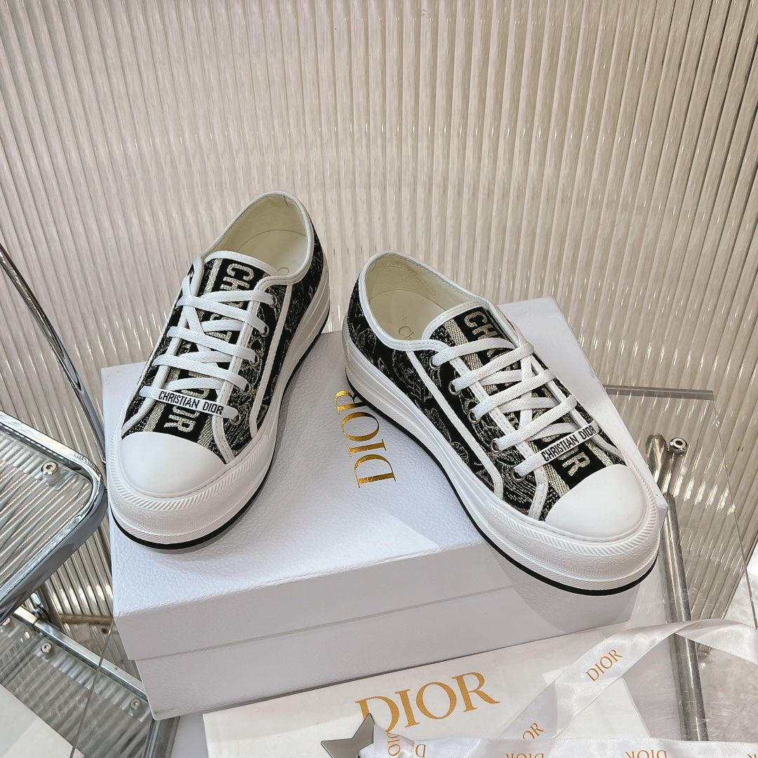 2025 Embroidered Platform Canvas Sneakers