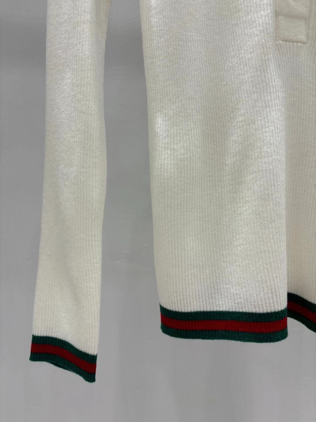 Early Fall Slim-Fit Contrast Wool Sweater