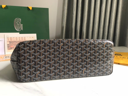 Chien Gris & Pocket Pet Carrier