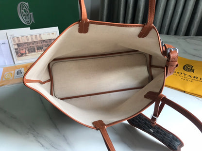 Chien Gris & Pocket Pet Carrier