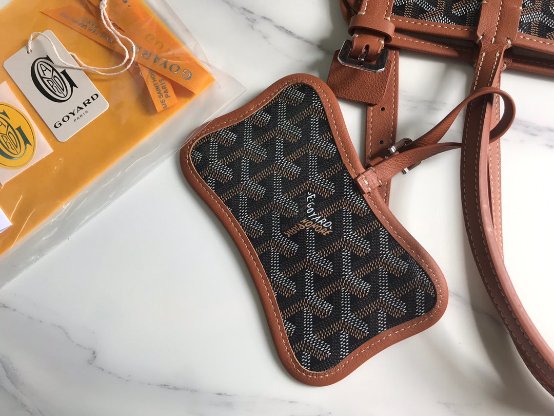 Chien Gris & Pocket Pet Carrier