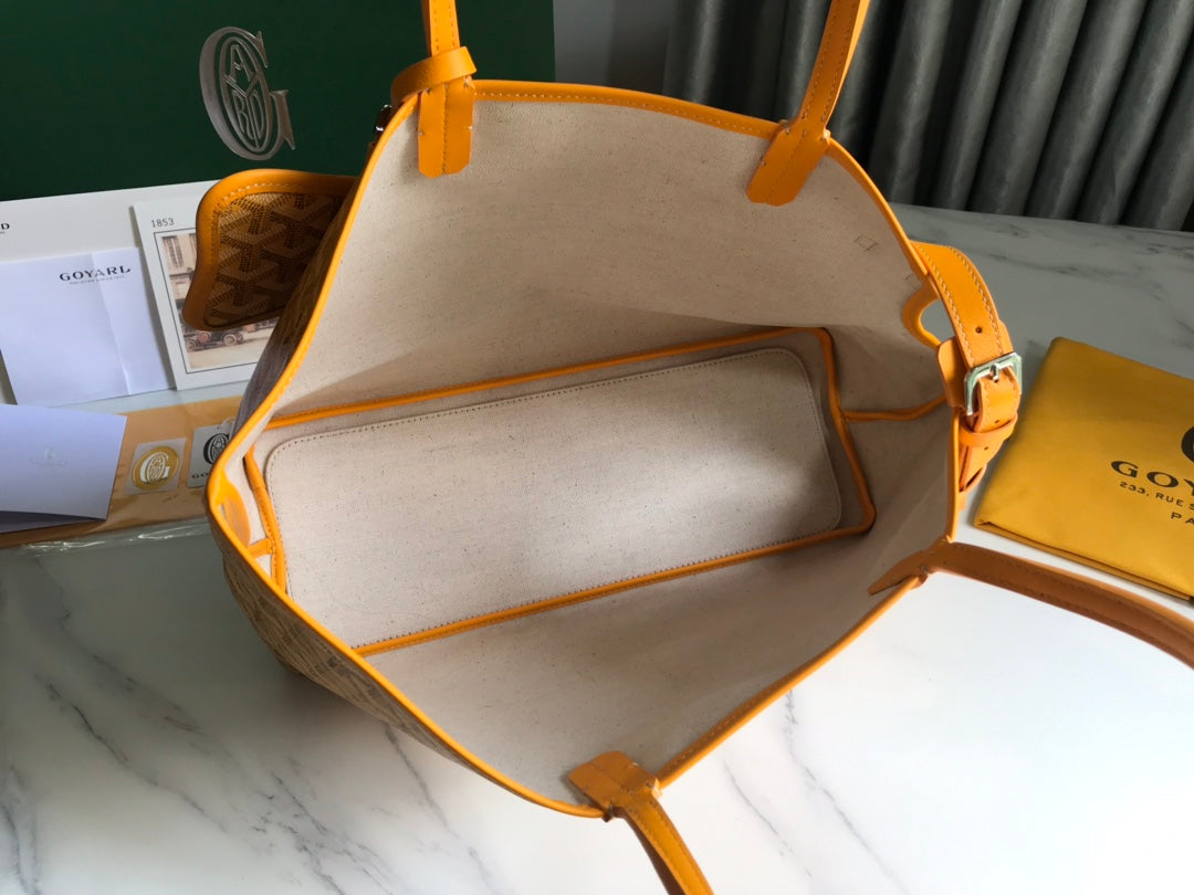 Chien Gris & Pocket Pet Carrier