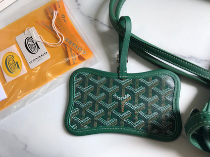 Chien Gris & Pocket Pet Carrier