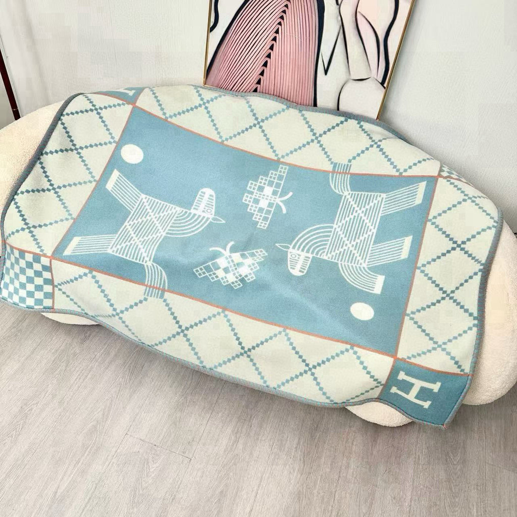 Avalon Animaux Nattes Premium Baby & Home Throw Blanket